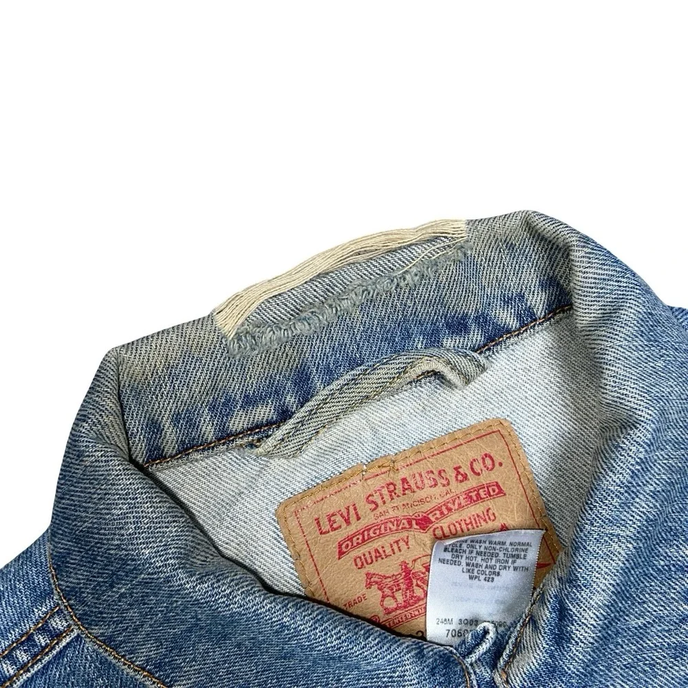 Vintage Levi's 70507-0389 Standard Trucker Denim Jacket Size S Blue Distressed